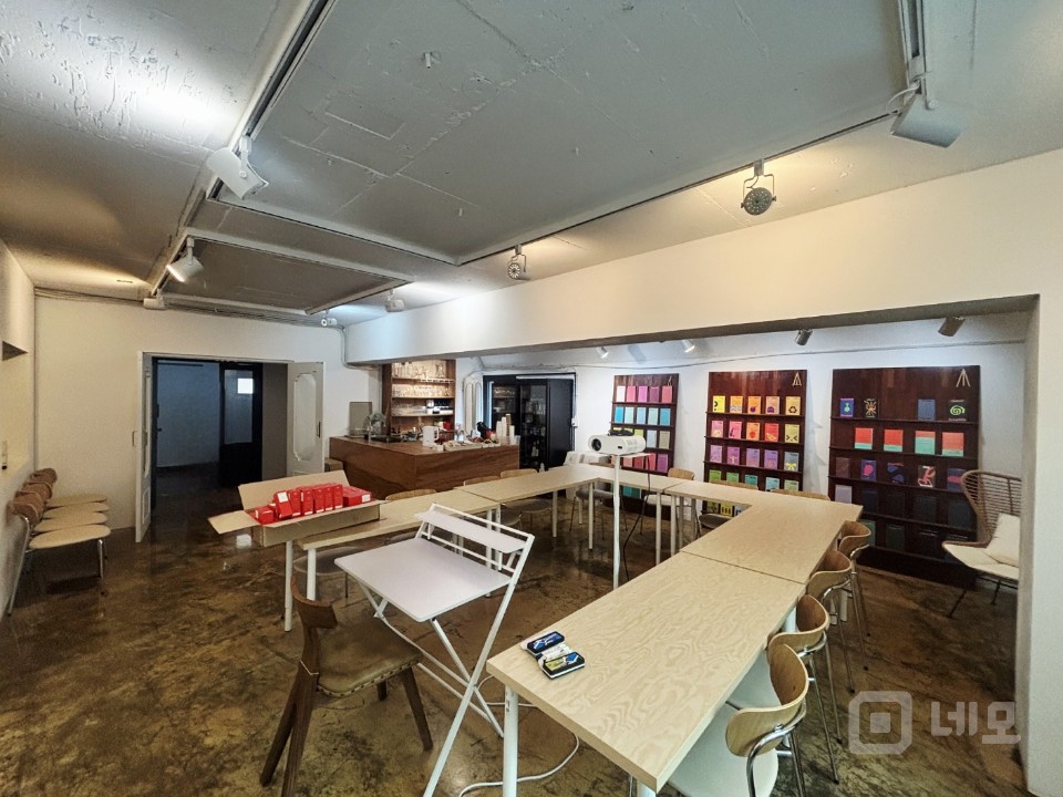 인테리어 굿~! 홍대 와우공원 인근 상가 사무실 매물의 2번째 사진