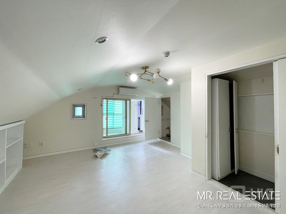 사진有.역삼초 인근 화이트톤 깔끔한 가성비사무실 매물의 2번째 사진