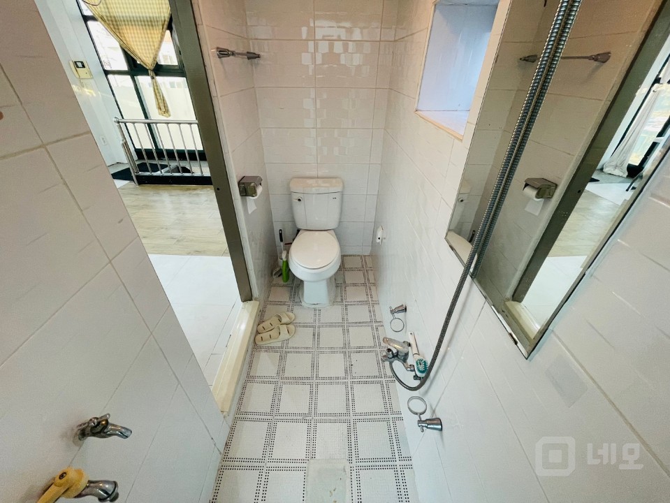 RICH 무권리 .망원역10분 .대로변코너 .노출좋음 .채광굿 .3층 매물의 6번째 사진