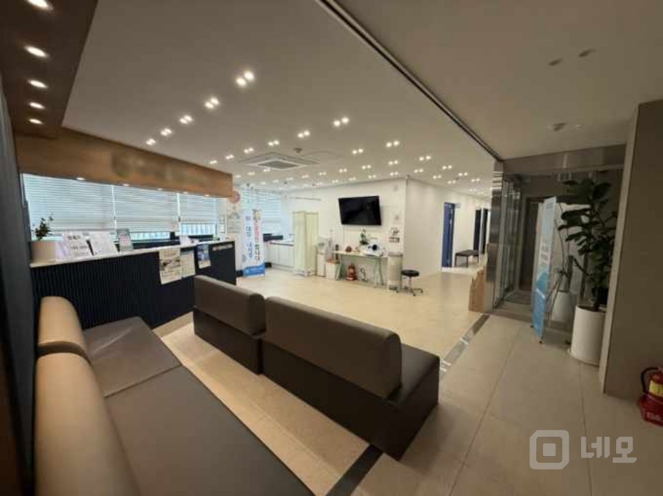 대로변 무권리 병원 100평대 상가입니다 빠르게 계약하세요 매물의 1번째 사진