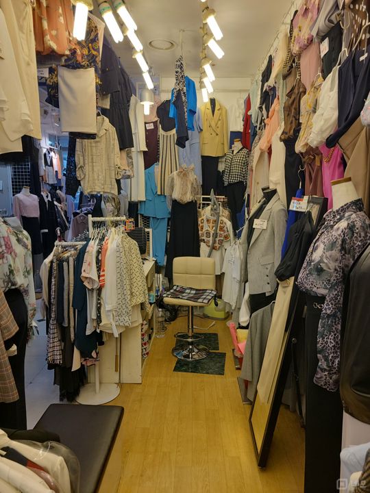 을지로 쇼핑센터 내에 위치한 의류판매점 매물의 2번째 사진