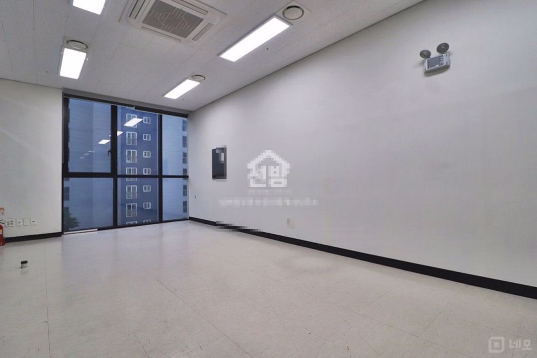 마곡역 초역세권 코너 사무실 매물 저렴하게 바로 입주가능합니다. 매물의 1번째 사진