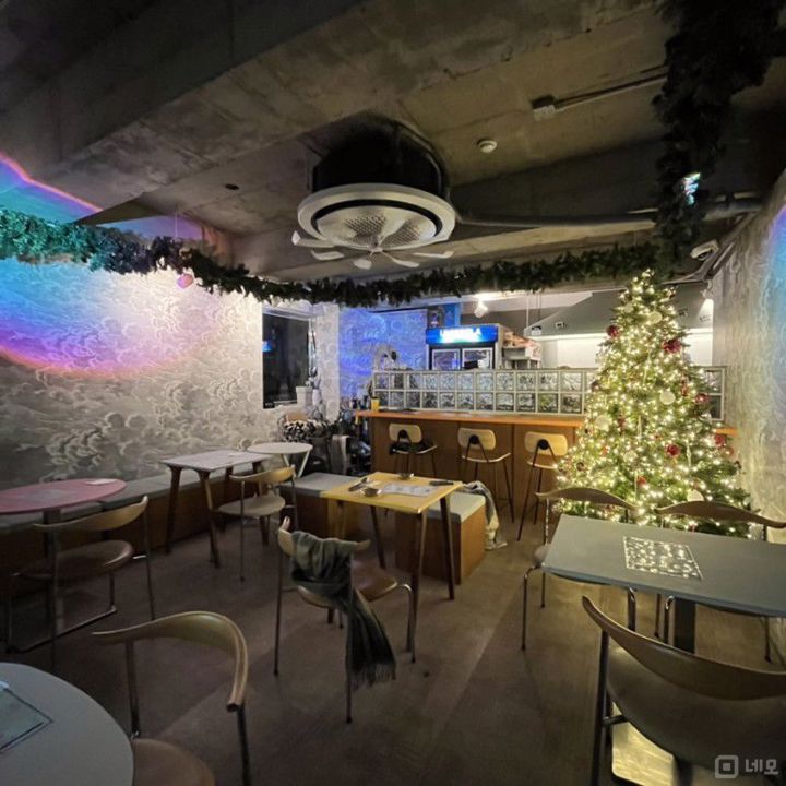 SNS 및 블로그에서 많이 언급되는 핫플레이스 매장입니다. 매물의 1번째 사진