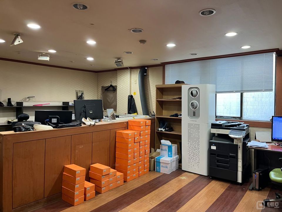 연무장길 인근 실 35평. 업사이드커피 건물  매물의 1번째 사진