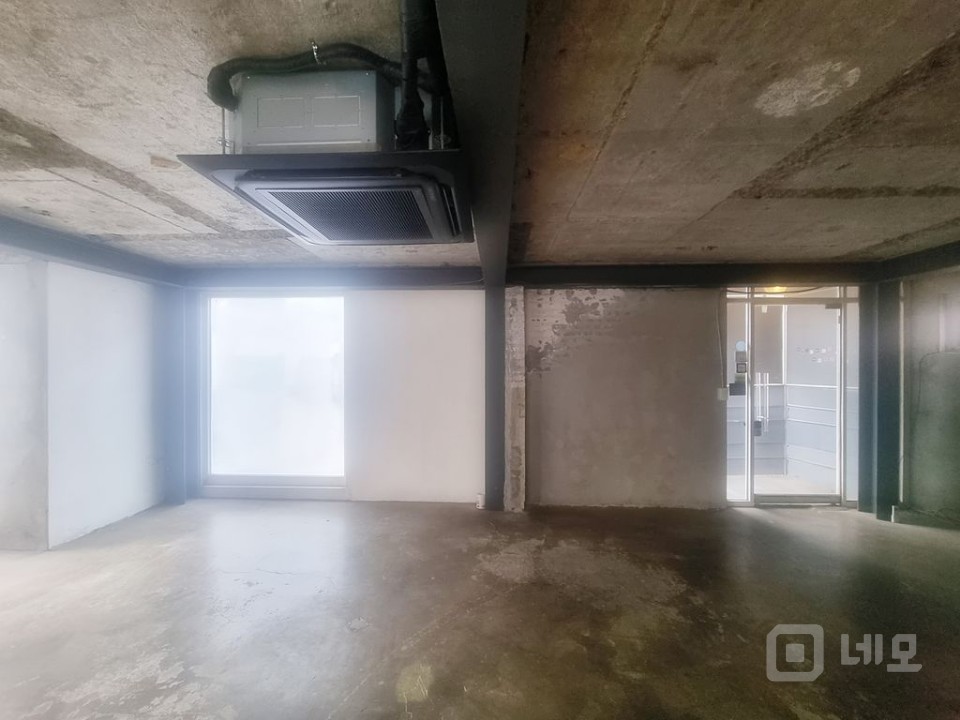 홍대 땡땡거리 빈티지스타일 가성비 좋은 테라스상가사무실!! 매물의 8번째 사진