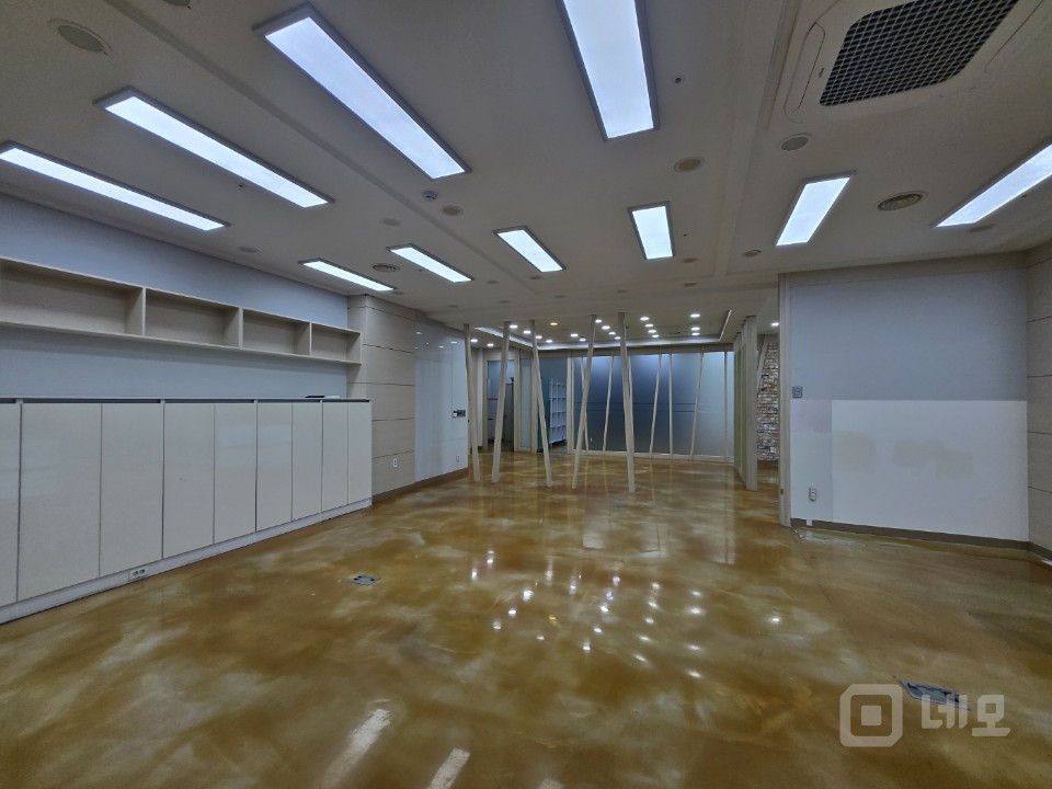 50평대 가산디지털단지역 초역세권 .즉시입주.인테리어 좋음 매물의 3번째 사진