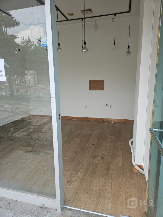 초등학교 앞 700세대 아파트 단지내 상가 매물의 3번째 사진