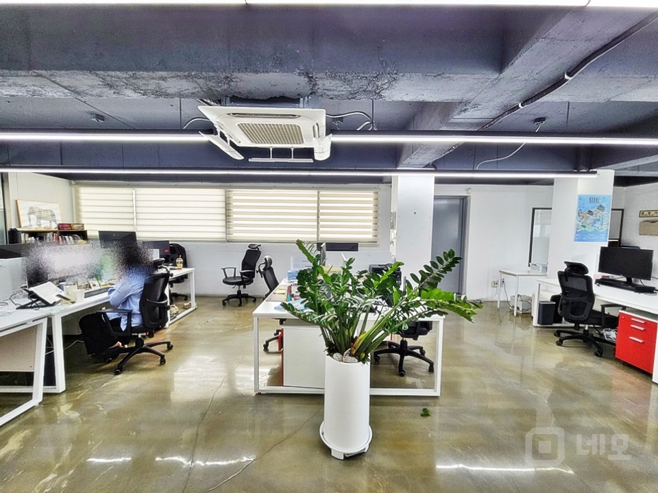 JS 홍대입구역 역세권 룸2개 완비 동교동 사무실 매물의 2번째 사진