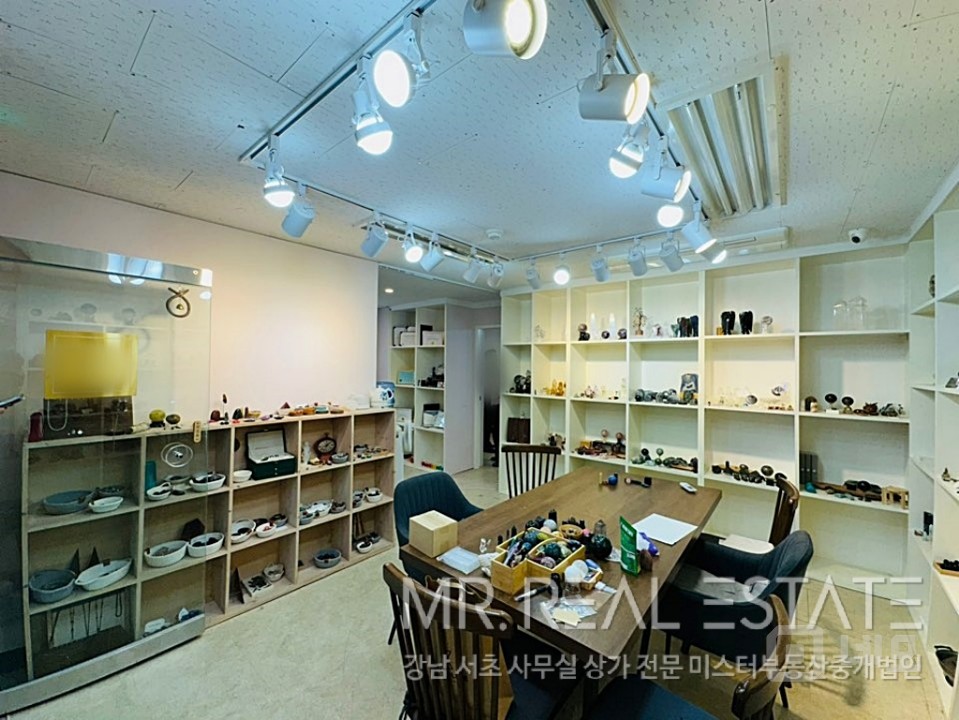 내부인테리어 깔끔, 넓은 면적, 화장실 리모델링 예정, 가성비 좋음 매물의 1번째 사진