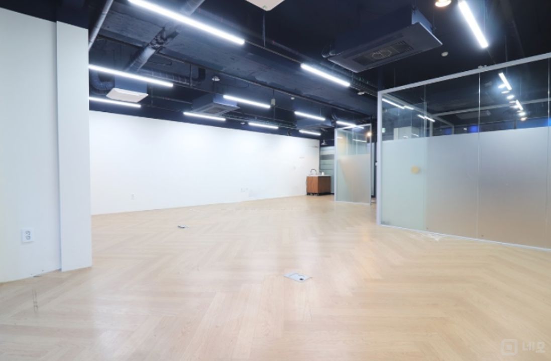 인테리어 인수비용 0원 정사각형 중형 이쁜 사무실 매물의 5번째 사진