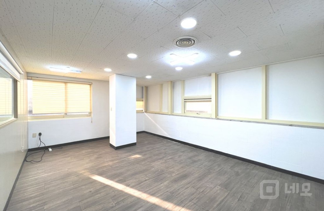 강남구청역 역세권 인테리어 A급으로 괜찮은 말도 안되는 가성비 사무실 매물의 5번째 사진