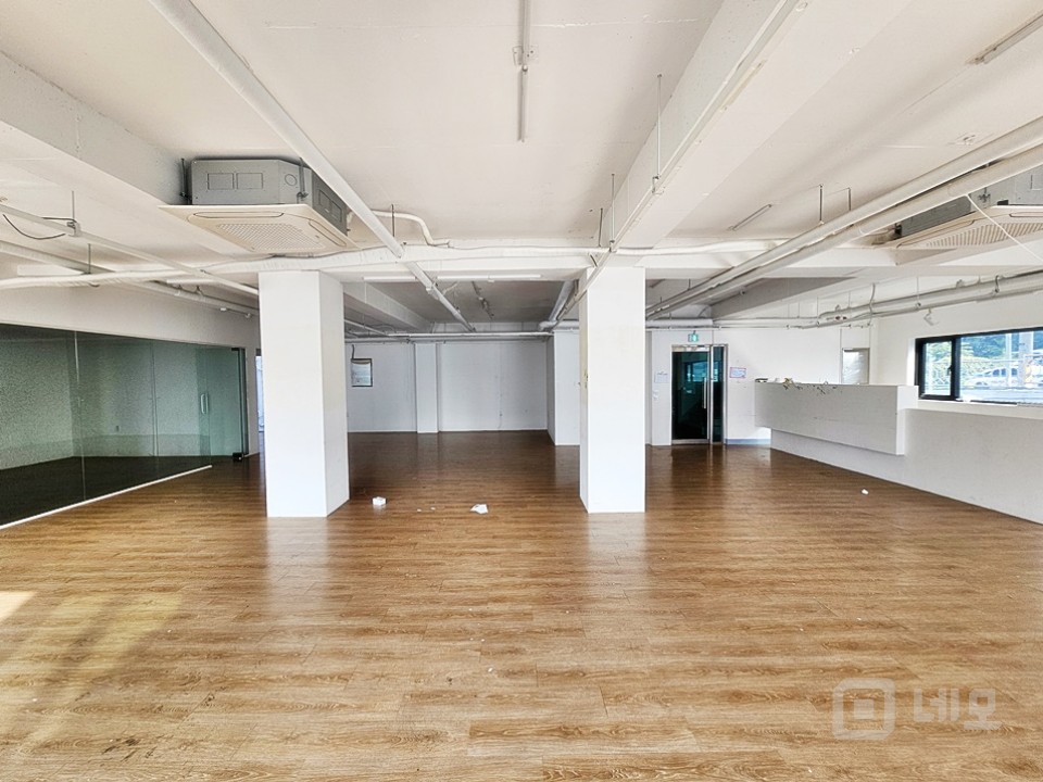 JS 연희동 가성비 끝내주는 대로변 채광좋은 사무실 매물의 6번째 사진