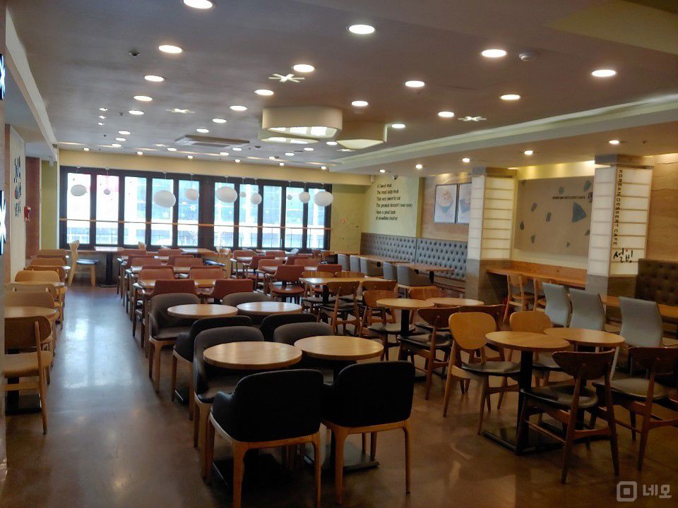 금오동 경기도청 북부청사 역 역세권, 깔끔한 인테리어의 빙수 전문점 매물의 1번째 사진