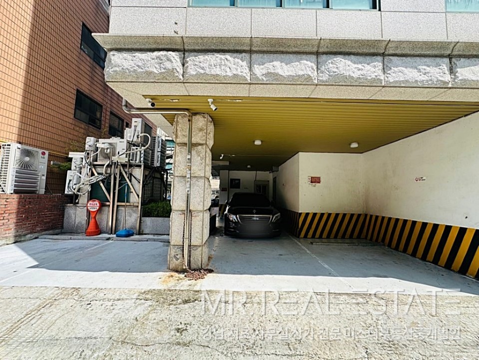역세권 위치, 인테리어 최상, 인근 소공원 있음, 룸 3개 매물의 12번째 사진