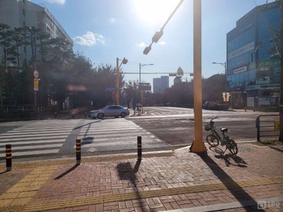 백현동 삼거리 횡단 보도 앞, 1층 판매점 매물의 5번째 사진