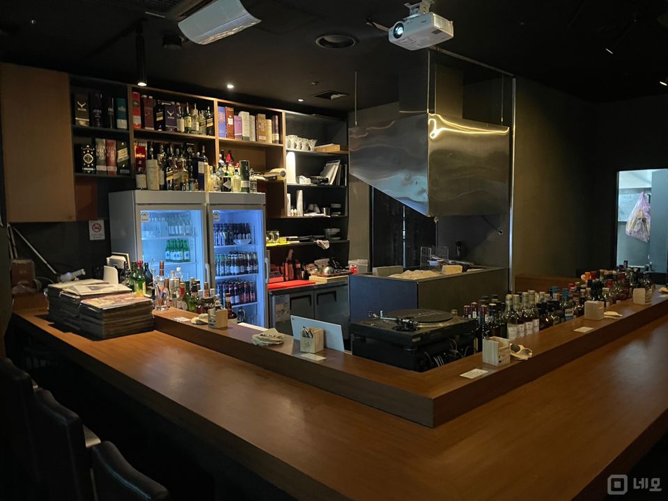 초역세권, 인테리어 및 시설 깔금한 1층 요리주점 임대 매물의 1번째 사진