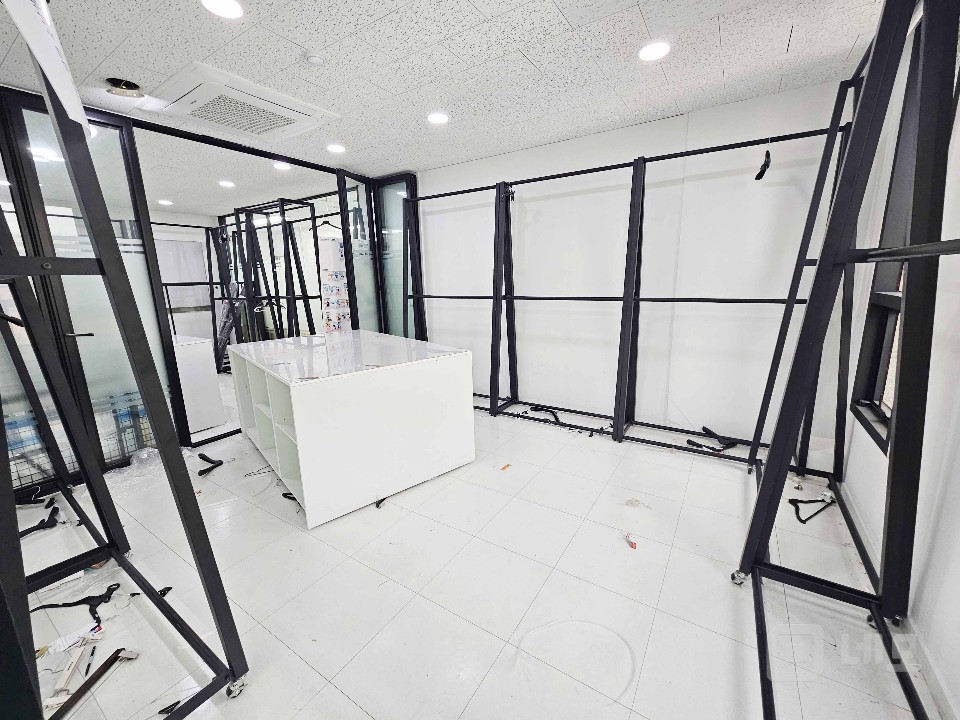 I세븐I 홍대·합정 오피스라인 인테리어 완비 80평대 사무실 임대 매물의 6번째 사진