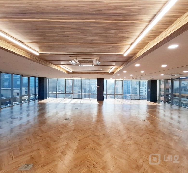 🏙️ 동교동 대형 사무실 임대 – 8층 전체 (276.51㎡) 매물의 2번째 사진