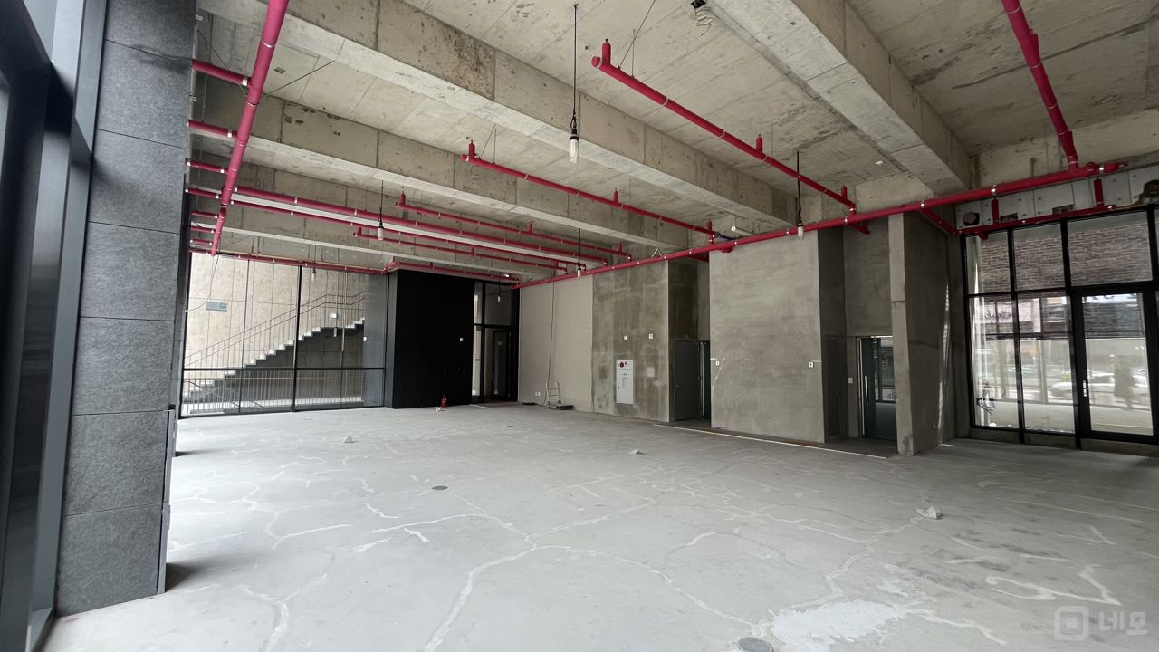 송파나루역 역세권, 방이동 대로변에 위치한 건물 통임대 매물의 1번째 사진