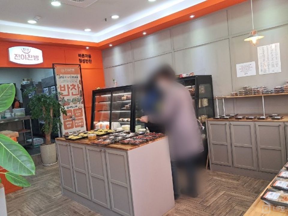 검암동 아파트단지 앞 상가 1층 반찬집 매물의 3번째 사진