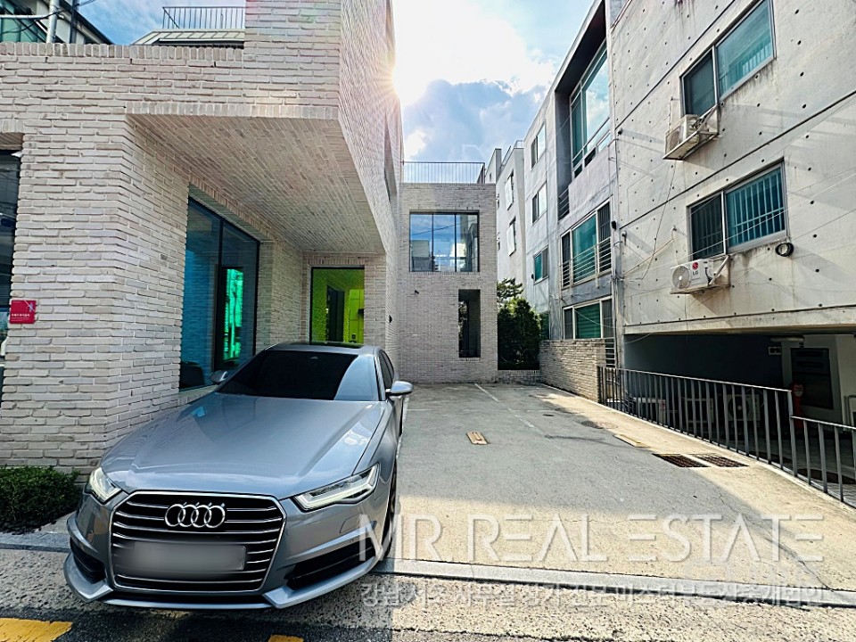 실사진 강남구청역3분 코너건물 자주식주차 리모델링 매물의 8번째 사진