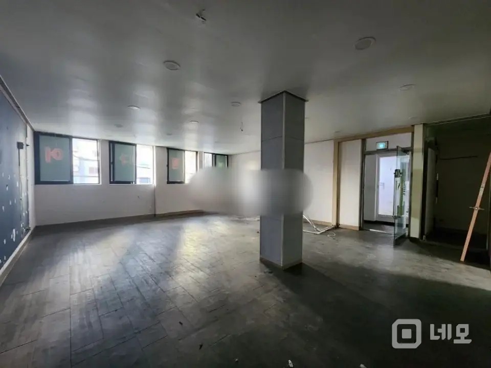 대로변 버스정류장 옆/시장근처 유동인구많아/ 공용주자창 매물의 1번째 사진