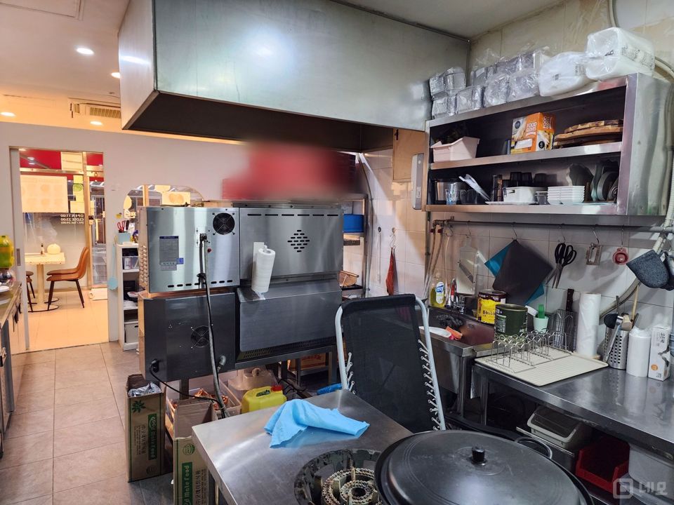 대단지 아파트에 둘러쌓인 중계동 점포 매물의 6번째 사진