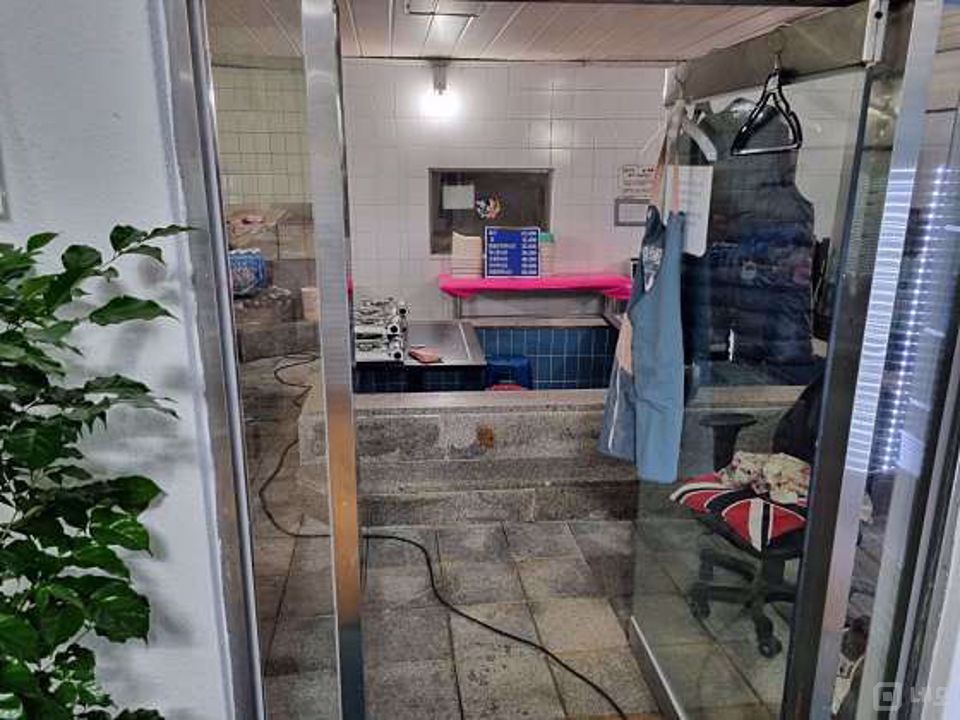 전농동 복합상권에 위치한 실내포차 매물의 3번째 사진