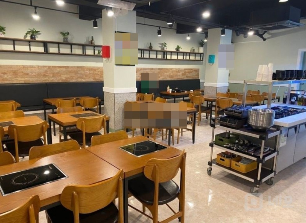 홍대 최고의 상권 버스킹거리옆 걷고싶은거리 메인 위치  매물의 3번째 사진