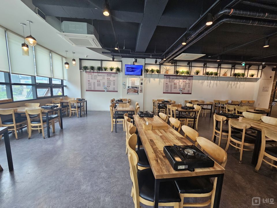 유동인구 많은 마곡동 발산역 먹자골목 내 2층 음식점 매물의 3번째 사진