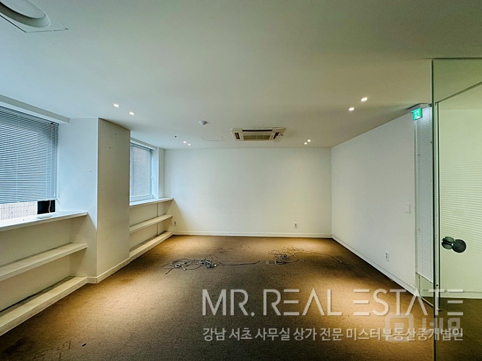 실사진 서울세관사거리 더블역세권 대로변 A급인테리어 매물의 8번째 사진