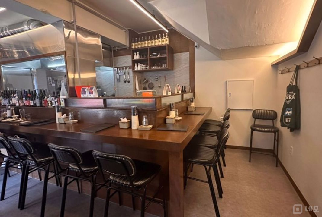 유동 인구 많은, 군자역 부근에 위치한 1층 이자카야 매물의 1번째 사진