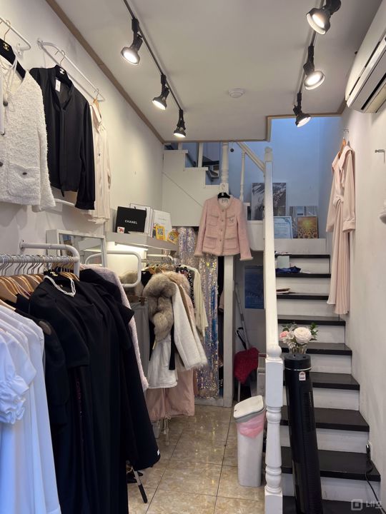단골손님 많은 신림동 의류매장 매물의 2번째 사진