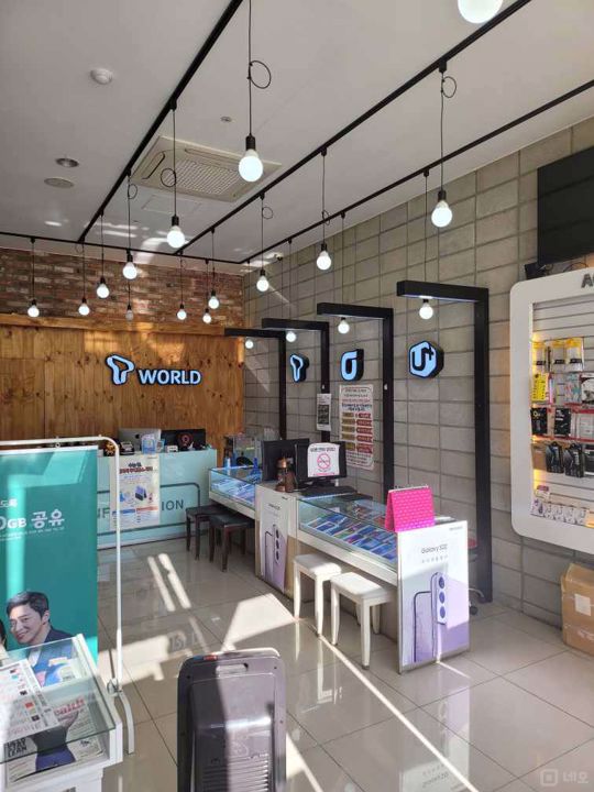 백현동 삼거리 횡단 보도 앞, 1층 판매점 매물의 1번째 사진