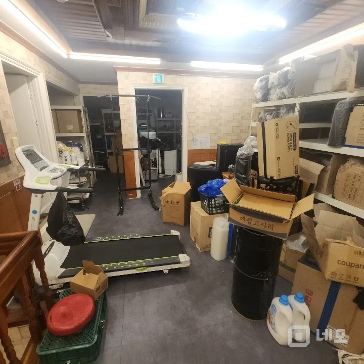 단독주택을 2,3층으로 개량한 고기및 일반식당 매물의 1번째 사진