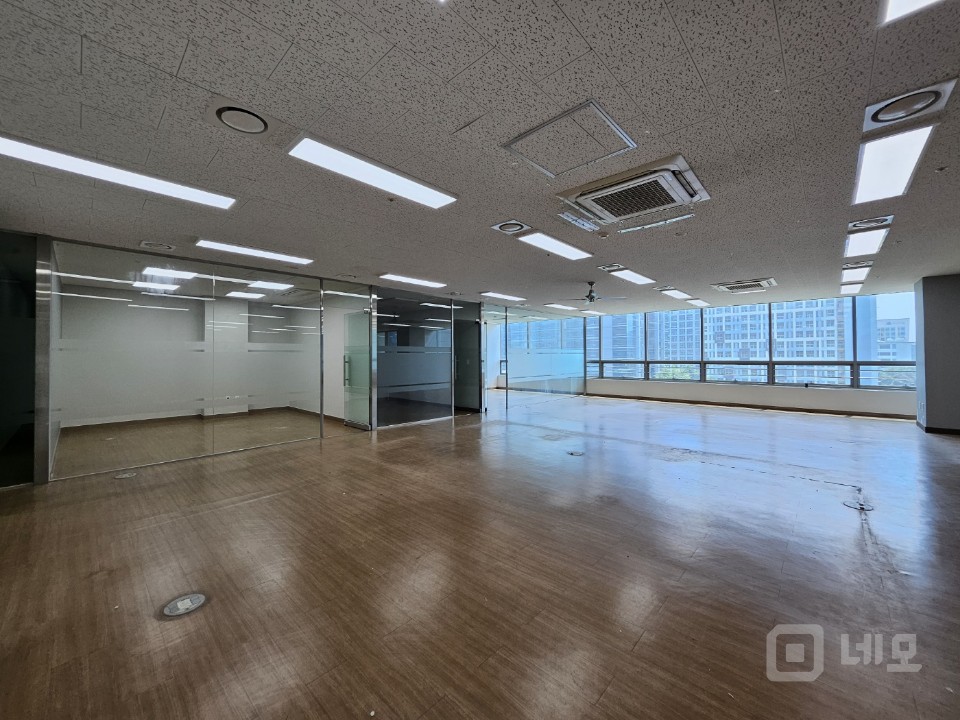 가산역 사무실 실82평 룸4 탕비실 즉시입주 매물의 2번째 사진