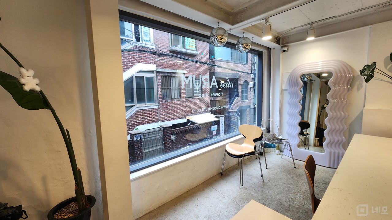 성수동 서울숲역 역세권, 깔끔한 인테리어, 시설 완비된 꽃집 매물의 2번째 사진