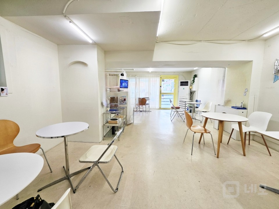 GATE 무권리 유동인구 최강 홍대 레드로드 근처 핵심입지 상가 매물의 2번째 사진