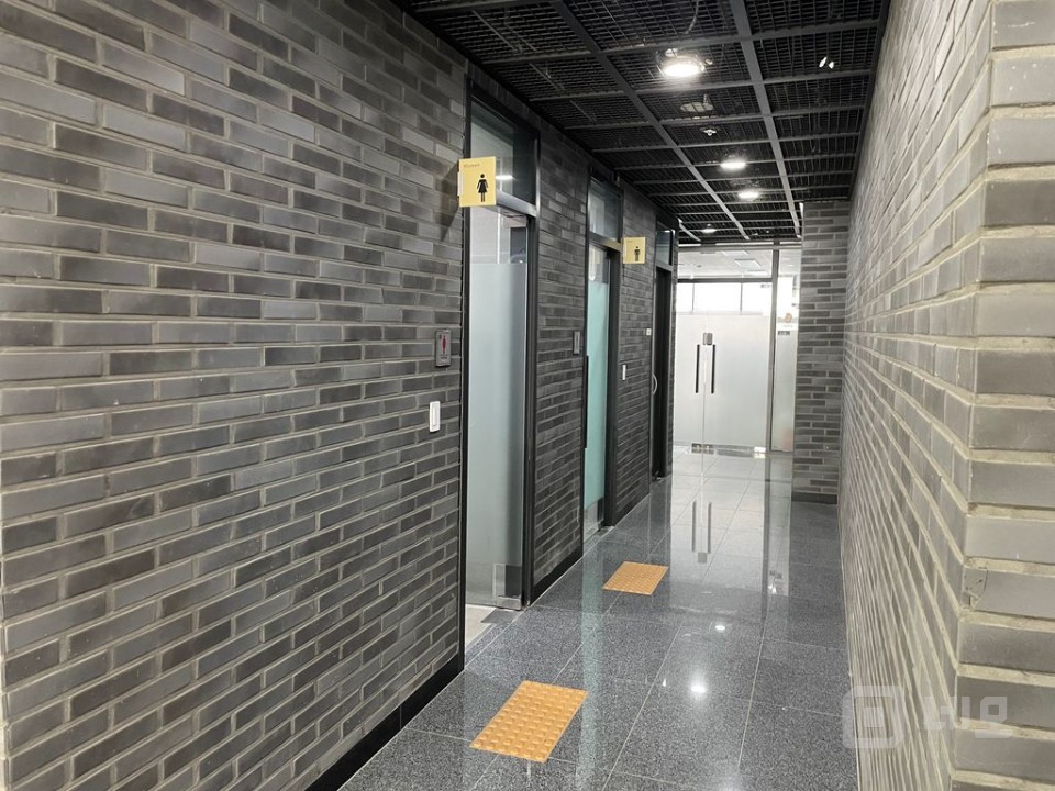 유동인구 풍부한 풍무동 핵심상권, 넘버원리치안 2층 상가 매물의 14번째 사진