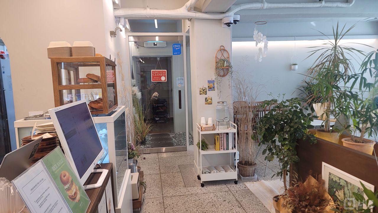 플랜인테리어가 완비된 2층 상계동 카페 매물의 1번째 사진