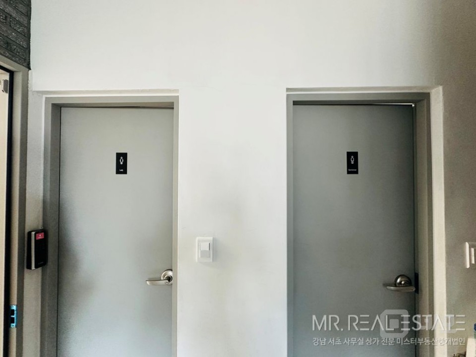 실사진 역삼역 3분 리모델링건물 S급인테리어 테라스 자주식주차 매물의 9번째 사진