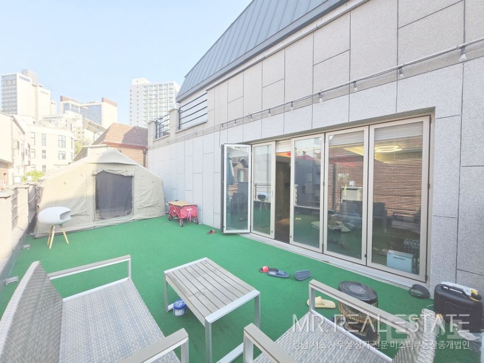 주차2대.신논현5분.룸2.내외관신축급.엘베有.베란다有 매물의 1번째 사진