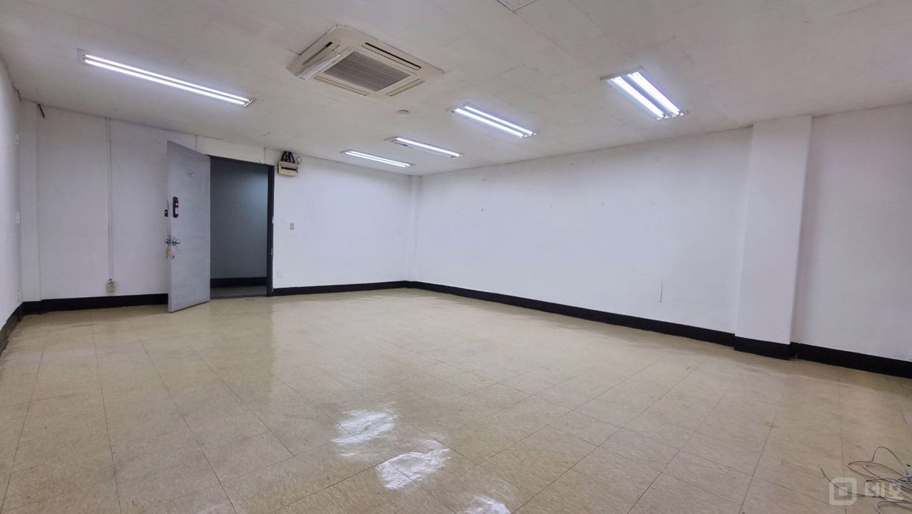 을지로입구역 3분 거리의 깔끔한 사무실입니다 매물의 5번째 사진