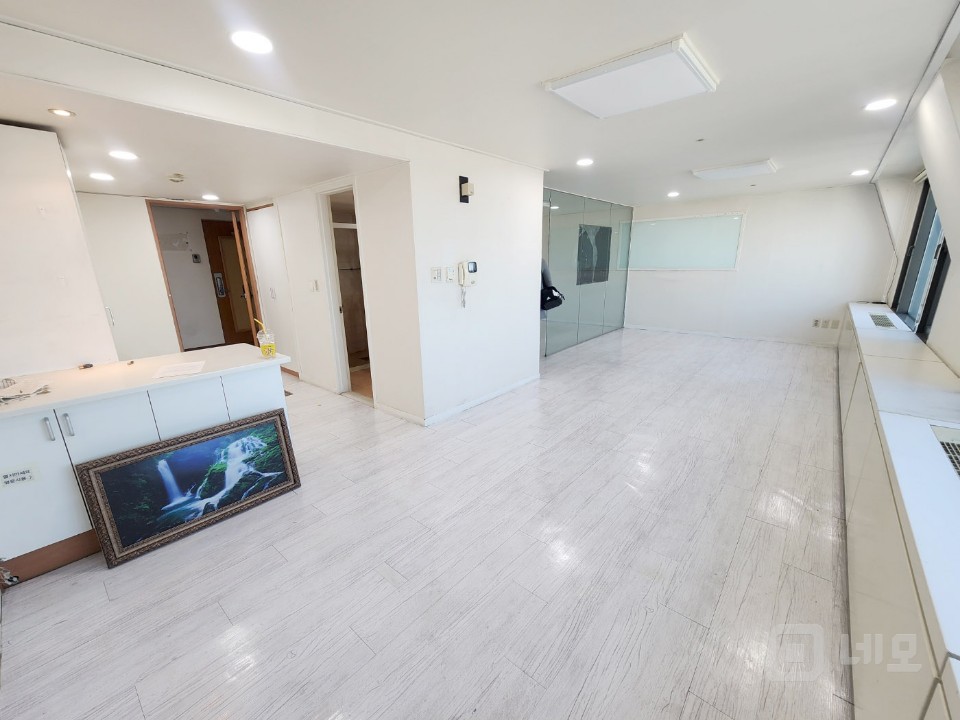 ★12평 넓은 분리형 사무실 매물의 1번째 사진