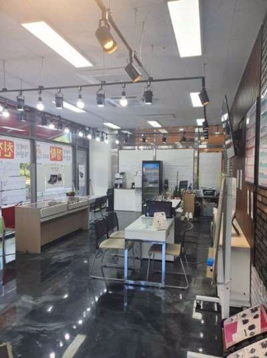 향동지구 중심 상권, 유동 인구 많은 사거리 위치한 이동통신점 매물의 1번째 사진