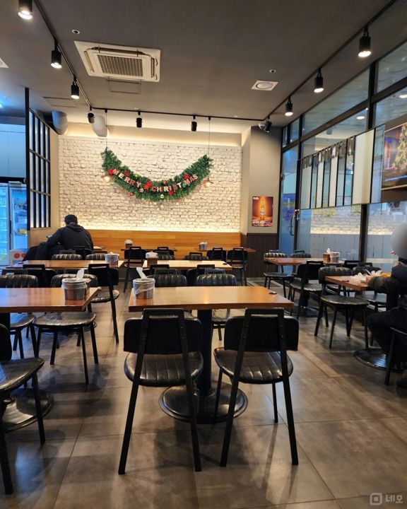 신정동 주거지역 위치, 시설, 인테리어 완비, 단골 고객 많은 치킨집 매물의 1번째 사진
