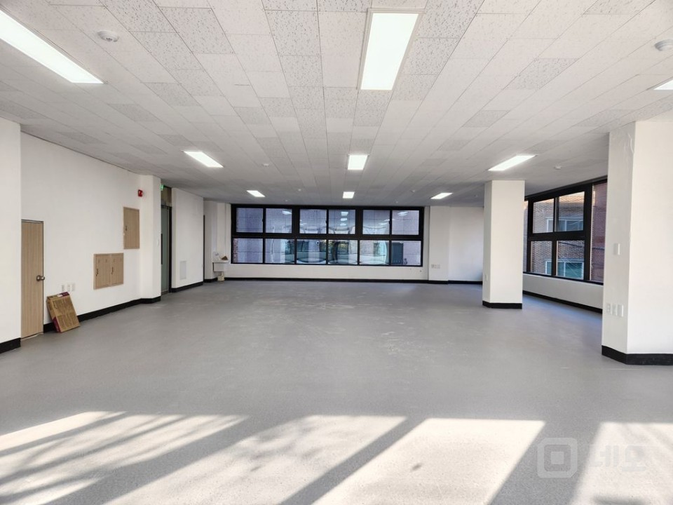 신축급 2층 공실사무실 내외관 깨끗합니다 빠른입주 가능합니다 매물의 4번째 사진
