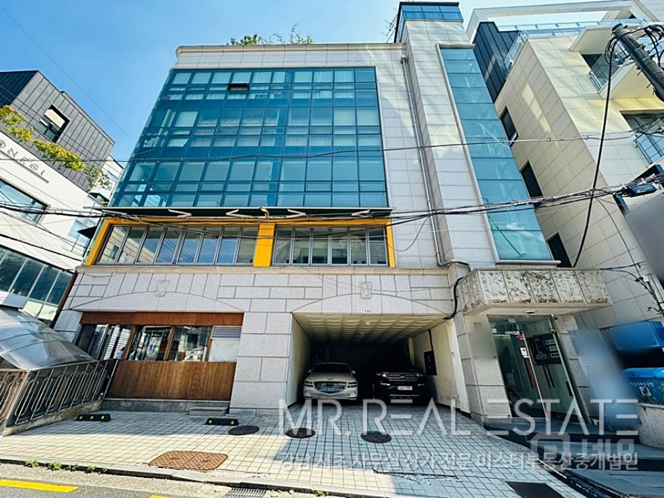 신사역세권.자주식주차.화이트톤인테리어.ACE매물 매물의 11번째 사진