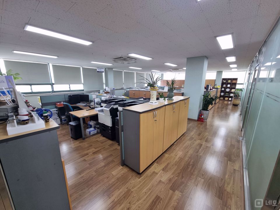 사거리 대로변 코너에 취한 대림동 공실 사무실 매물의 1번째 사진