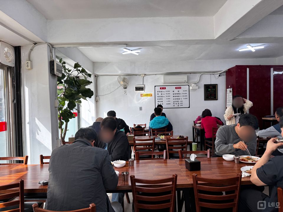 🍚 주거밀집 항아리상권 코너 1층|한식점 성업 중 매장 🍲 매물의 2번째 사진